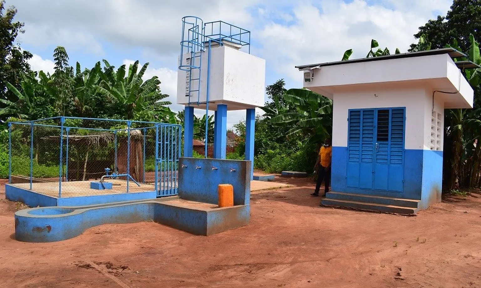 Solar-powered water station by Oxfam in the municipality of Tori-Bossito with perimeter protection against pollutants