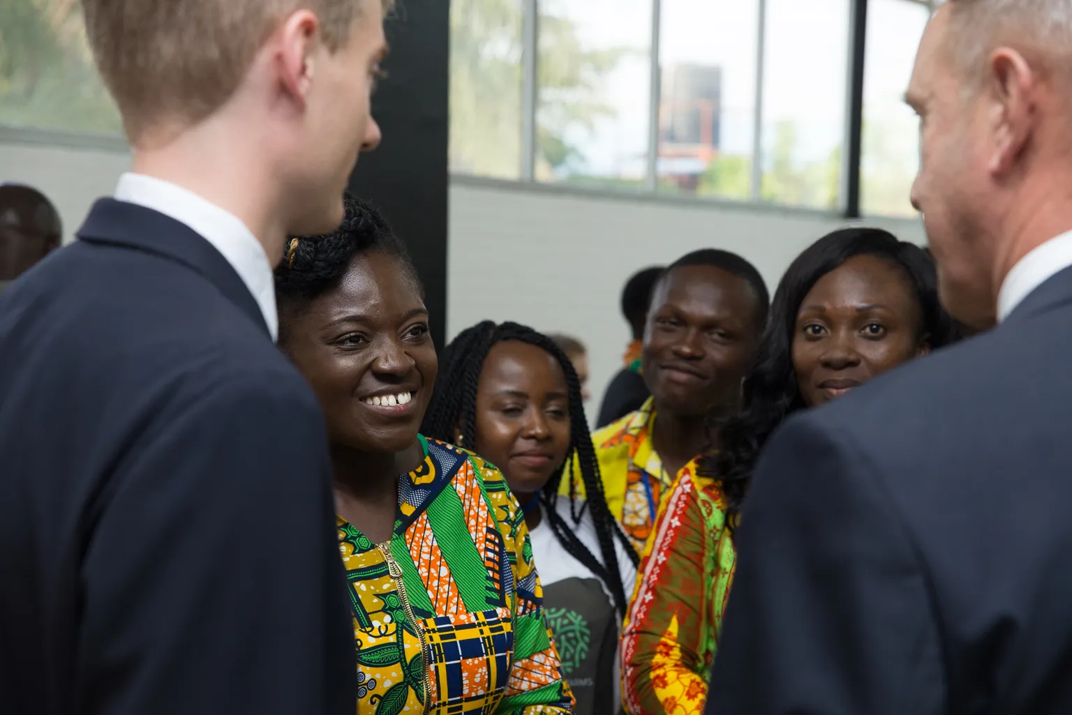 On Thursday 30 November, Prime Minister Mark Rutte of the Netherlands and President Emmanuel Macron of France visited the Impact Hub in Accra to meet with young Ghanaian entrepreneurs. SNV took part in this visit, because of our role in the Ghana Climate Innovation Center (GCIC).