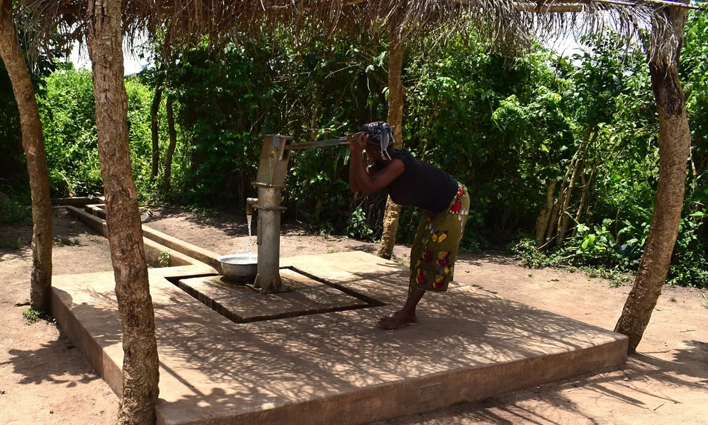 Human-powered borehole pump rehabilitated by Oxfam in Sokpéhoué, Municipality of Kpomassè