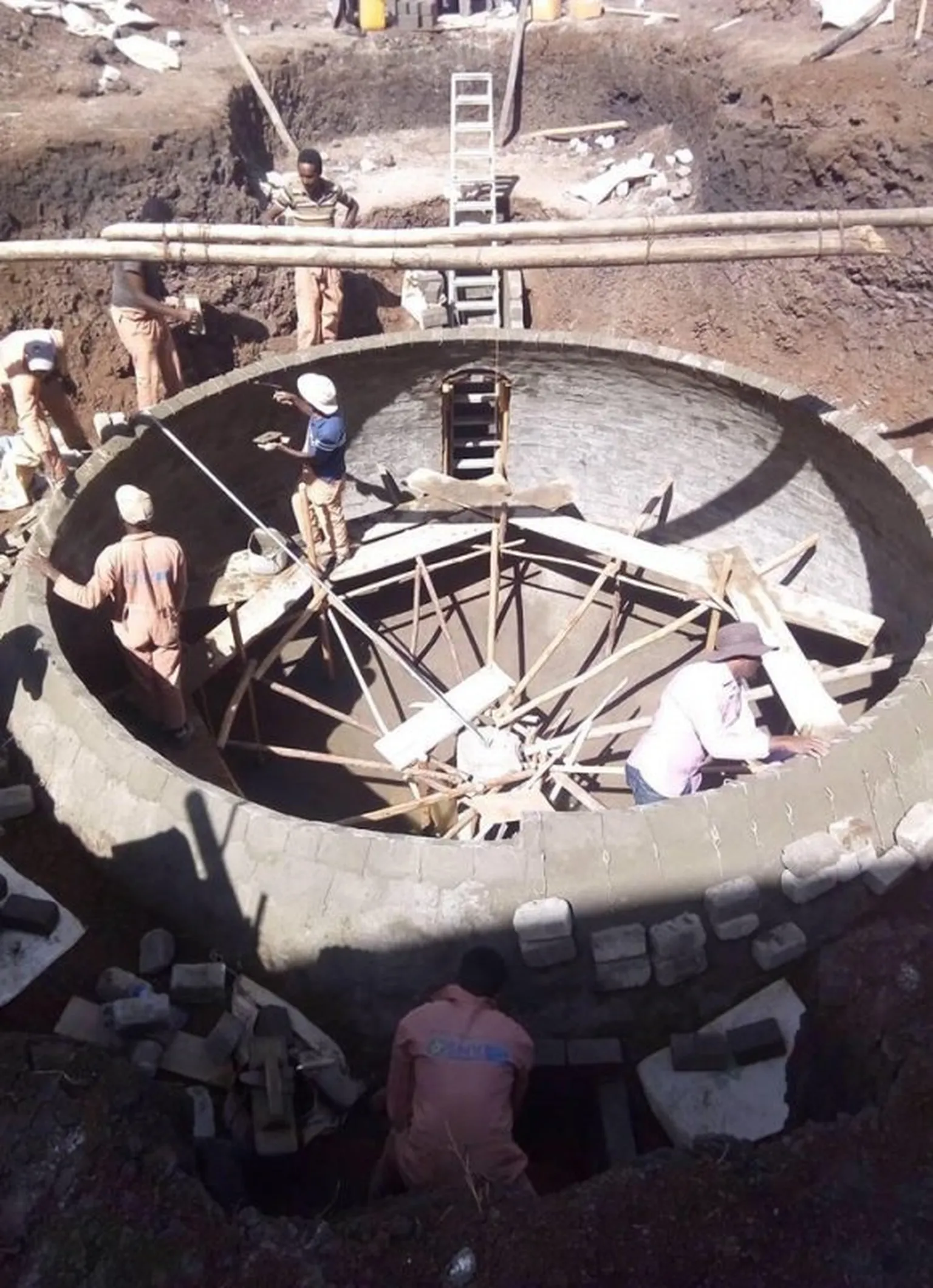 Large biodigester construction