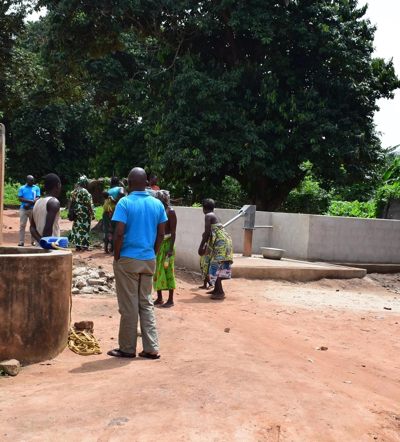 Improved water facility delivered on right to replace non-functional borehole (SNV/Oxfam)