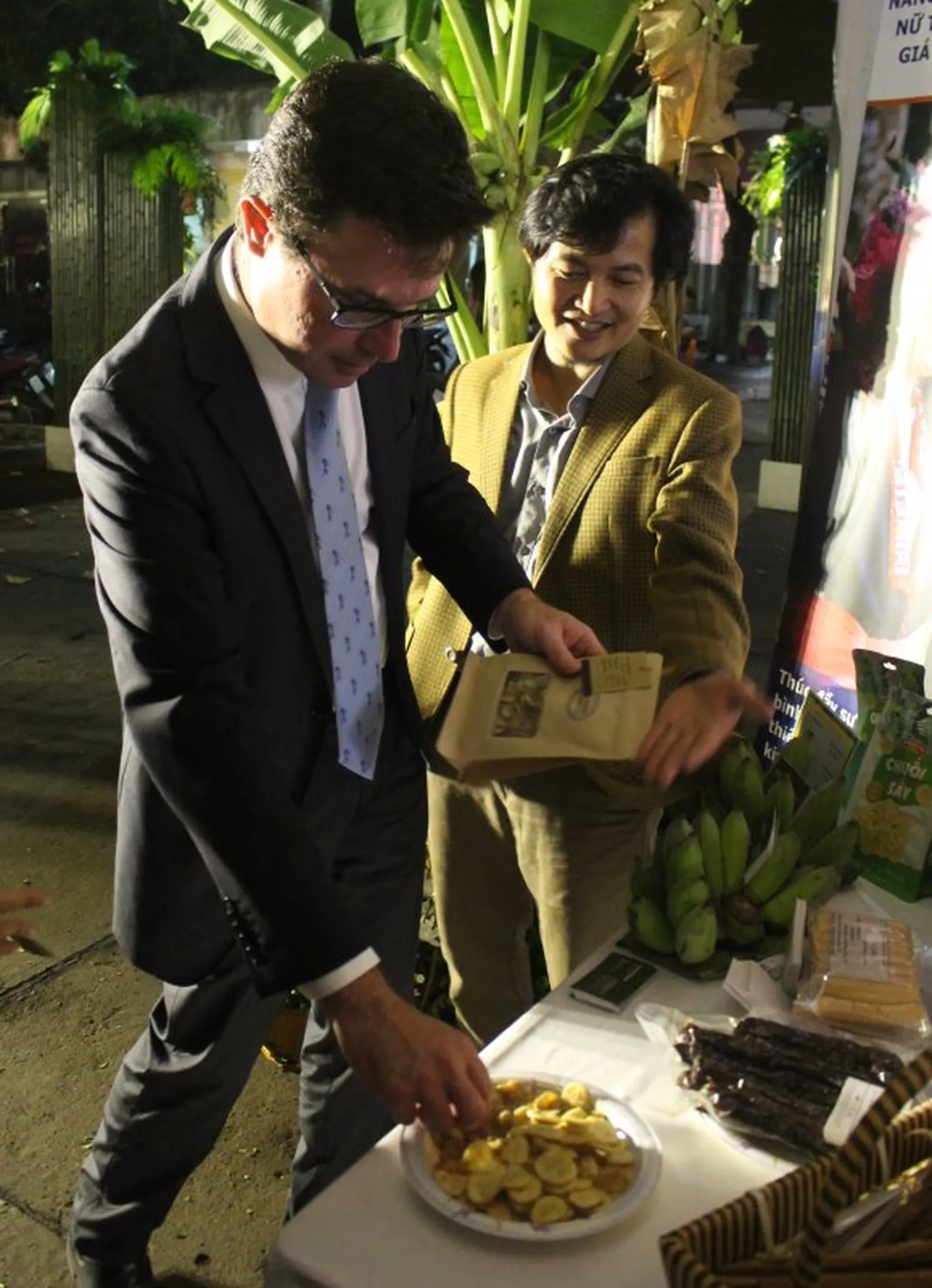 Mr. Littleproud tasting banana chips produced by ethnic minority women