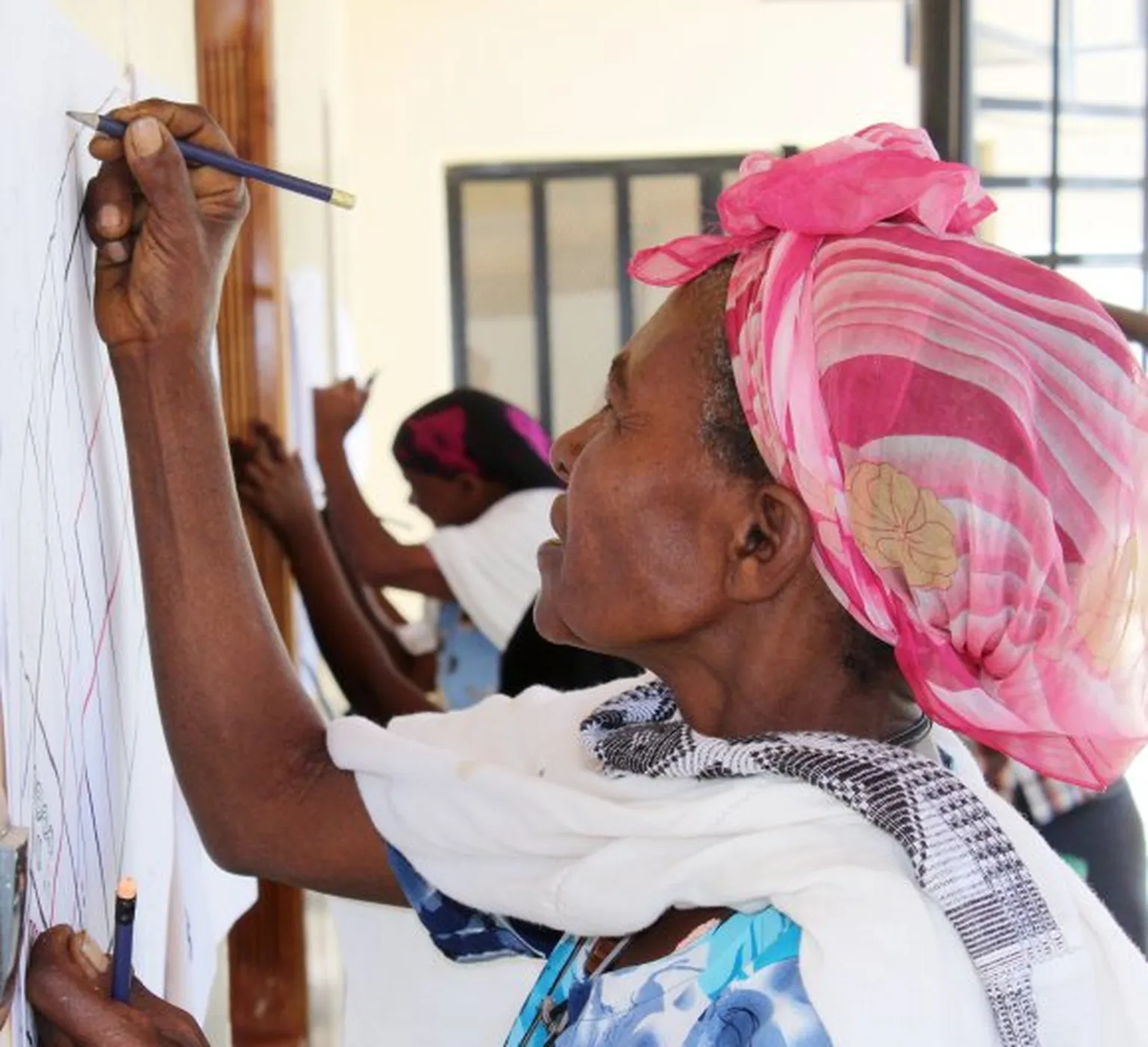 women painting