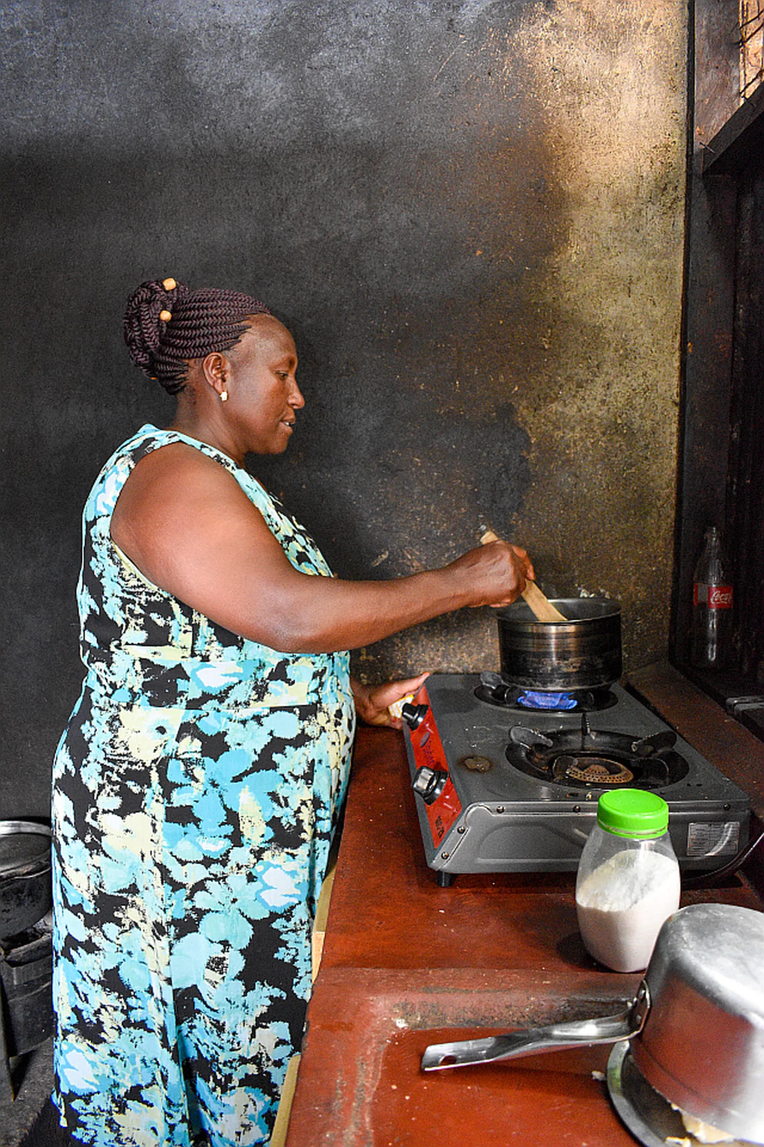 cooking with biogas 