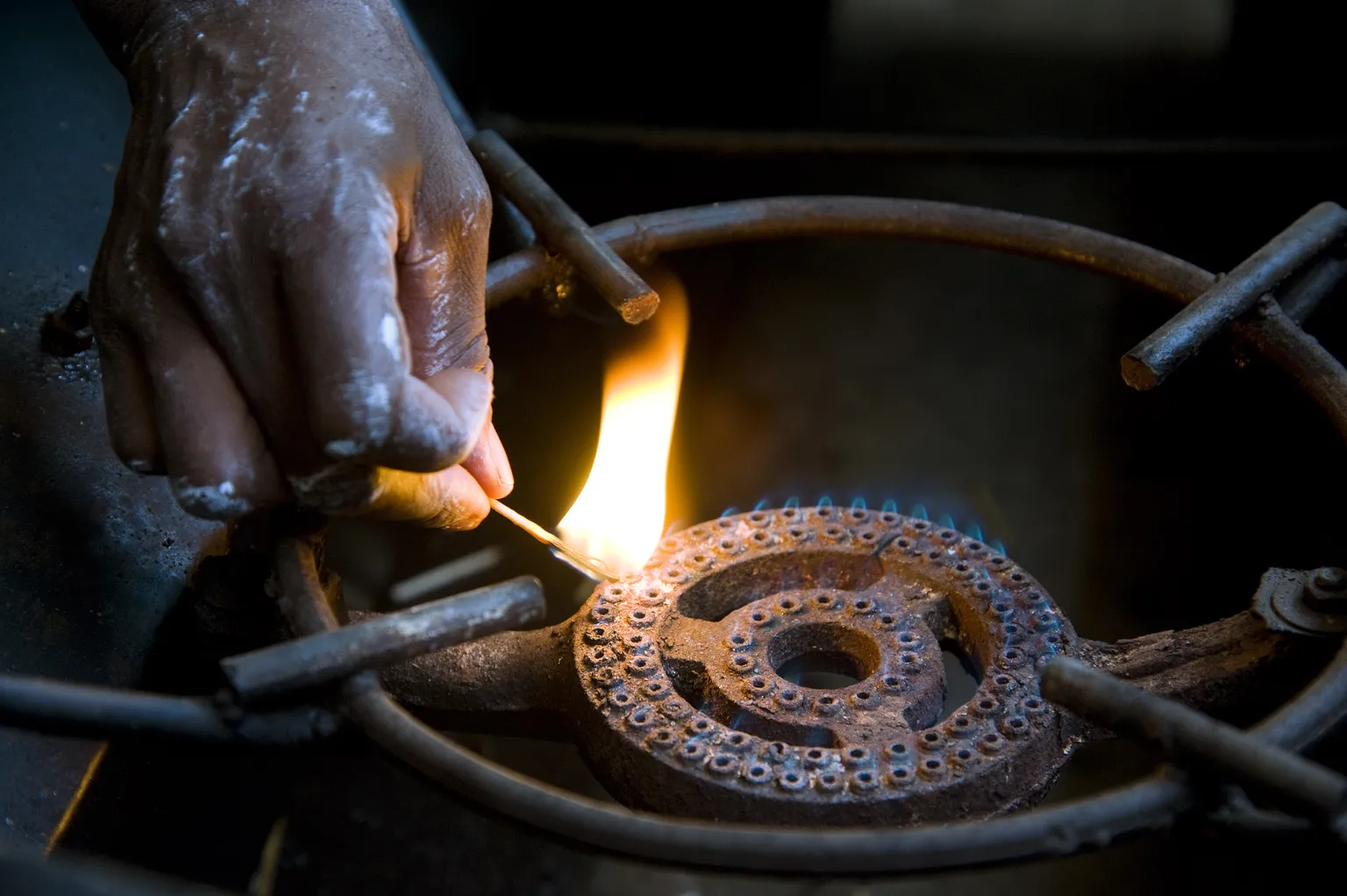 Clean cookstoves for schools in Ghana (Story of Change)