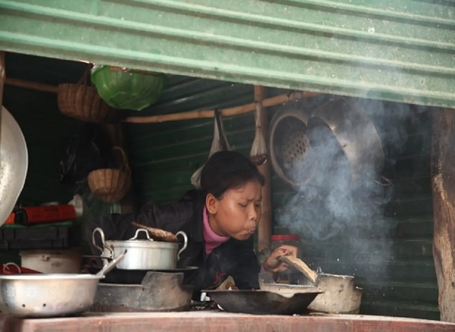 Saran used to use a traditional stove to cook meals for her family