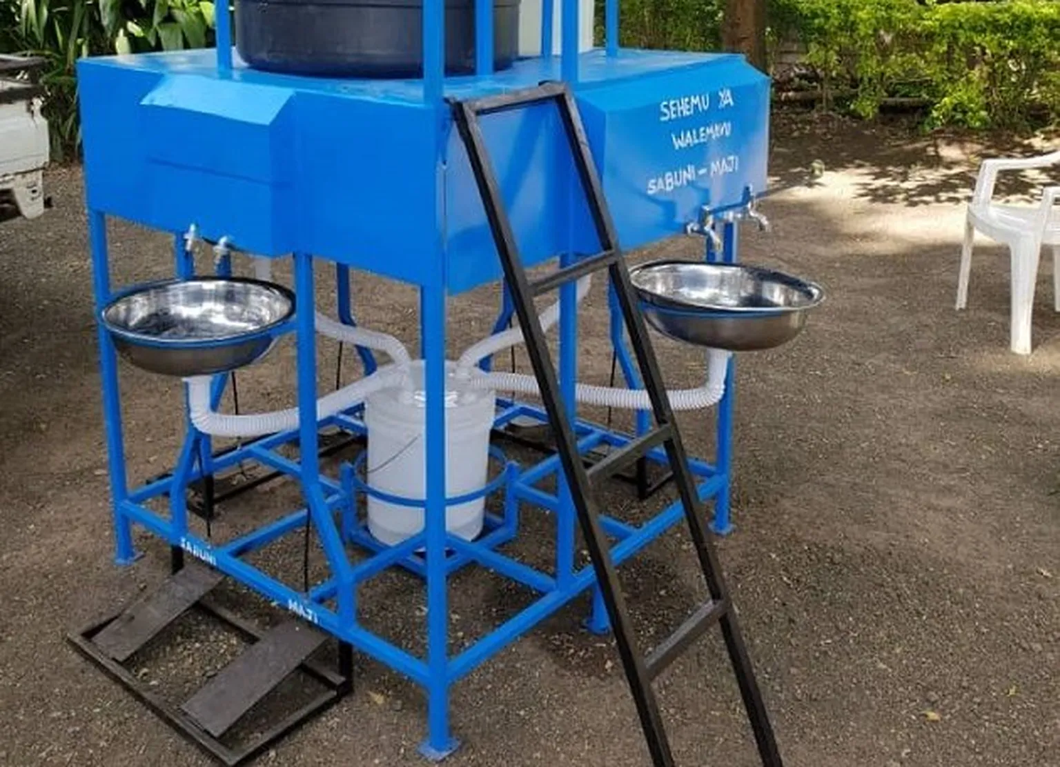 Four-point handwashing with soap station