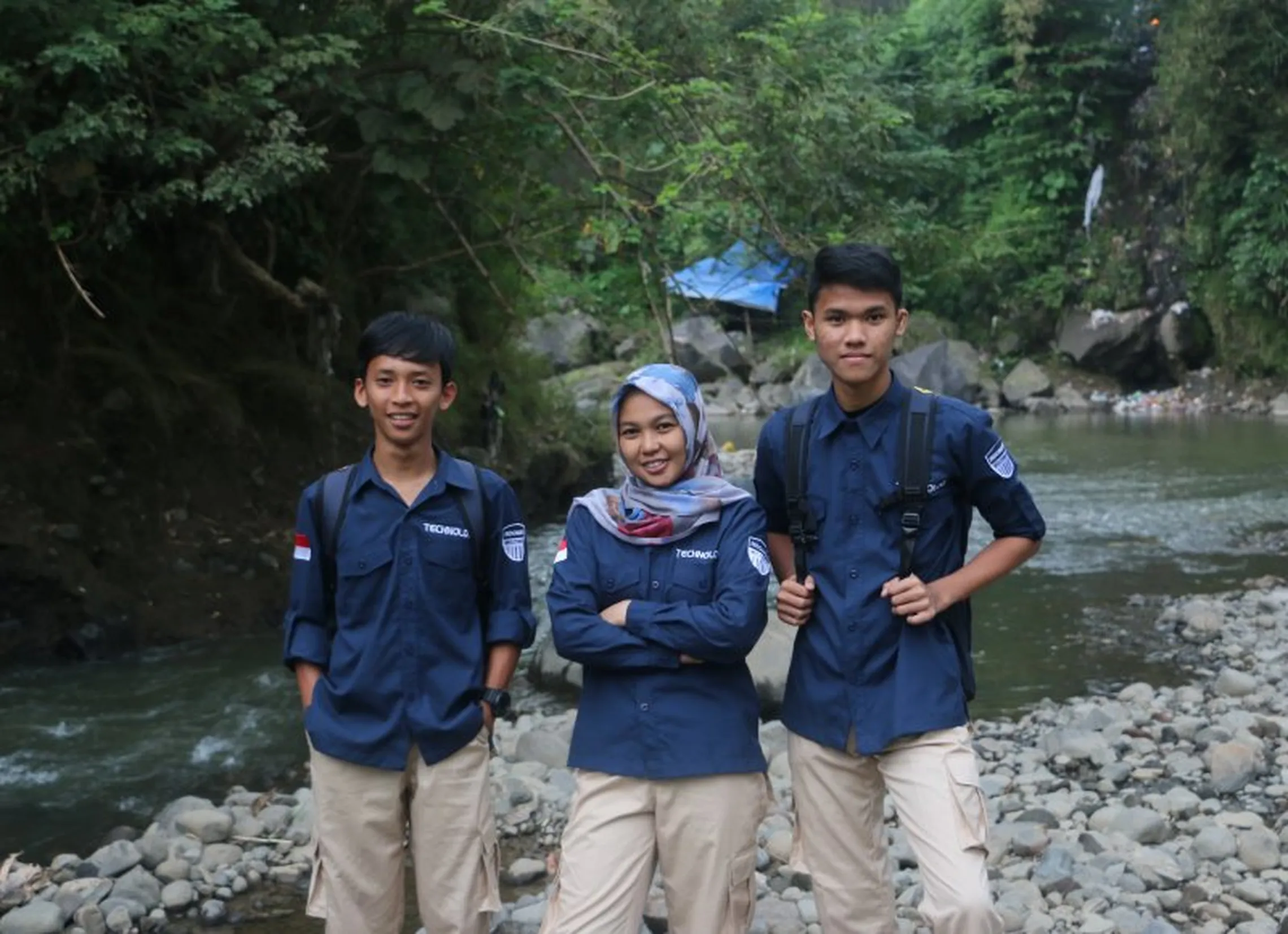 Asep Dani, Revi Rosidah and Rizki S. Agam during the video shooting (P.C. Revi)