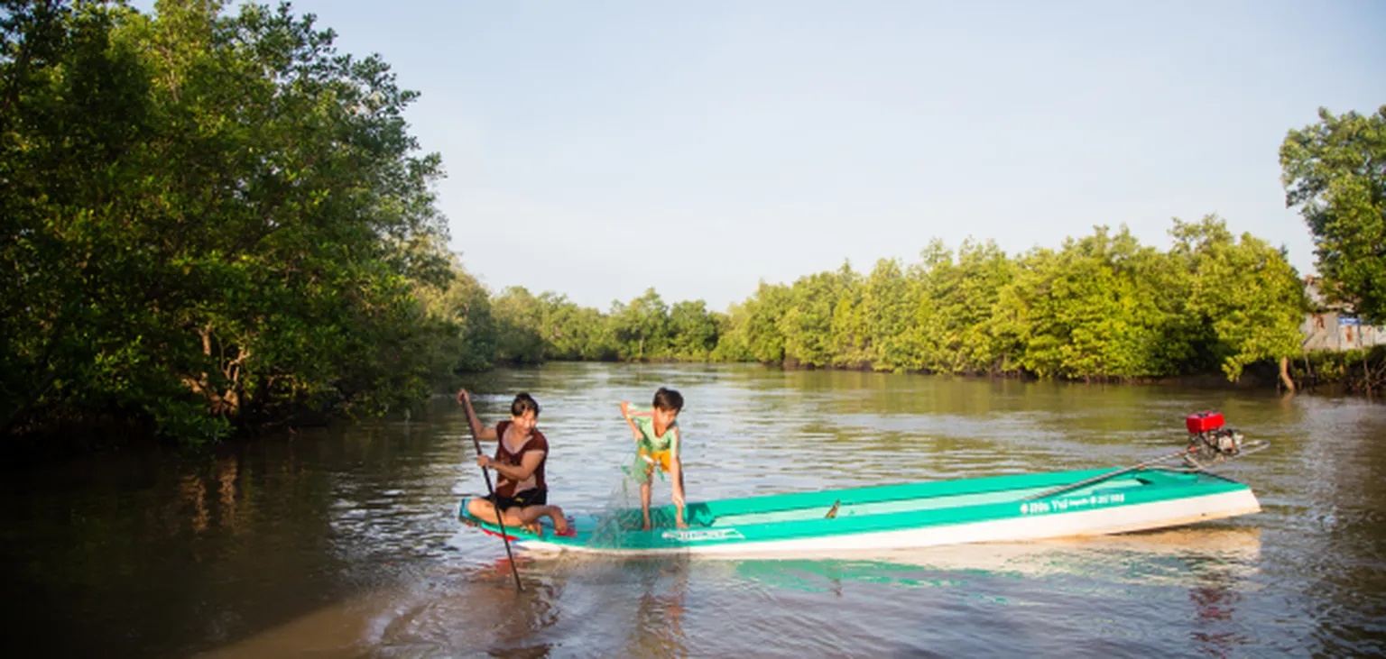 SNV receives certificates of merit for sustained efforts in aquaculture development in Ca Mau, Vietnam