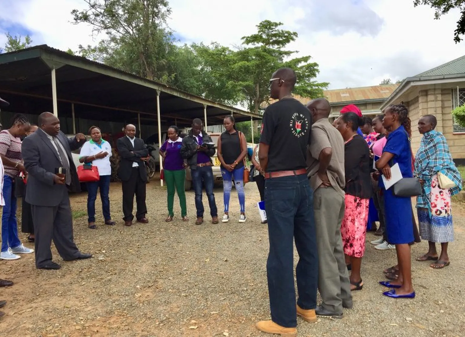 Makueni Livestock and Veterinary Services County Dir. welcomes Samburu farmers