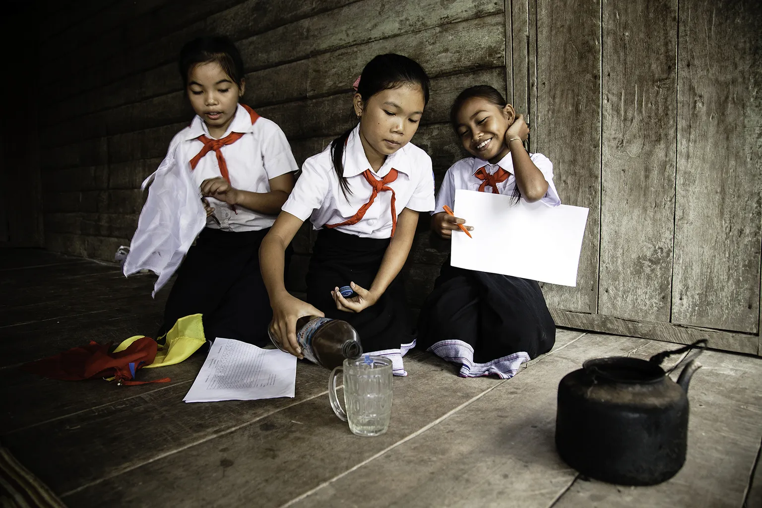 White, yellow or red flag: How Lao students keep a sharp eye on their parents’ hygiene