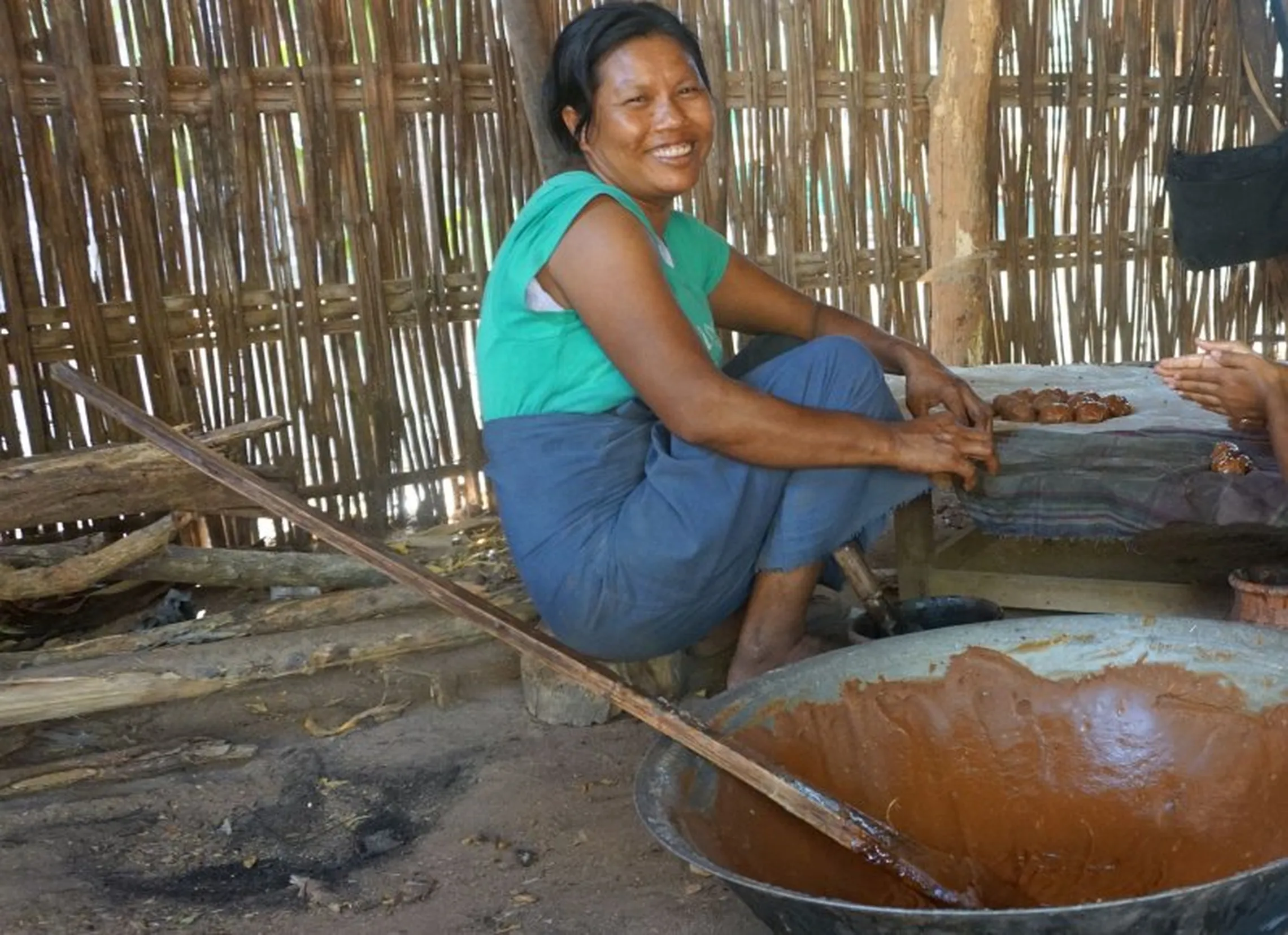 Ms. Aye Aye processing palm sugar into lumps (SNV)