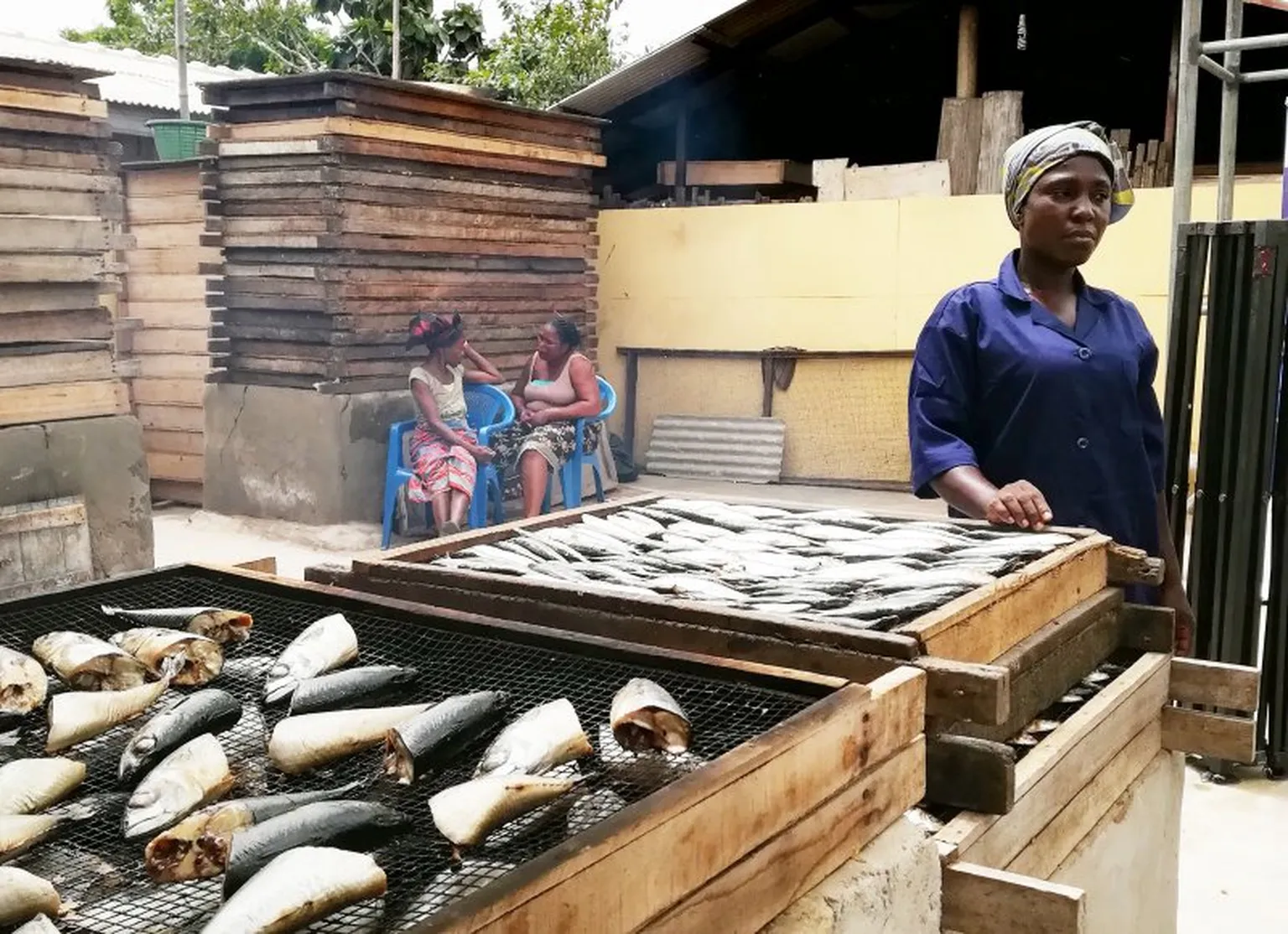 Women with new Ahotor stoves which ensures clean cooking.