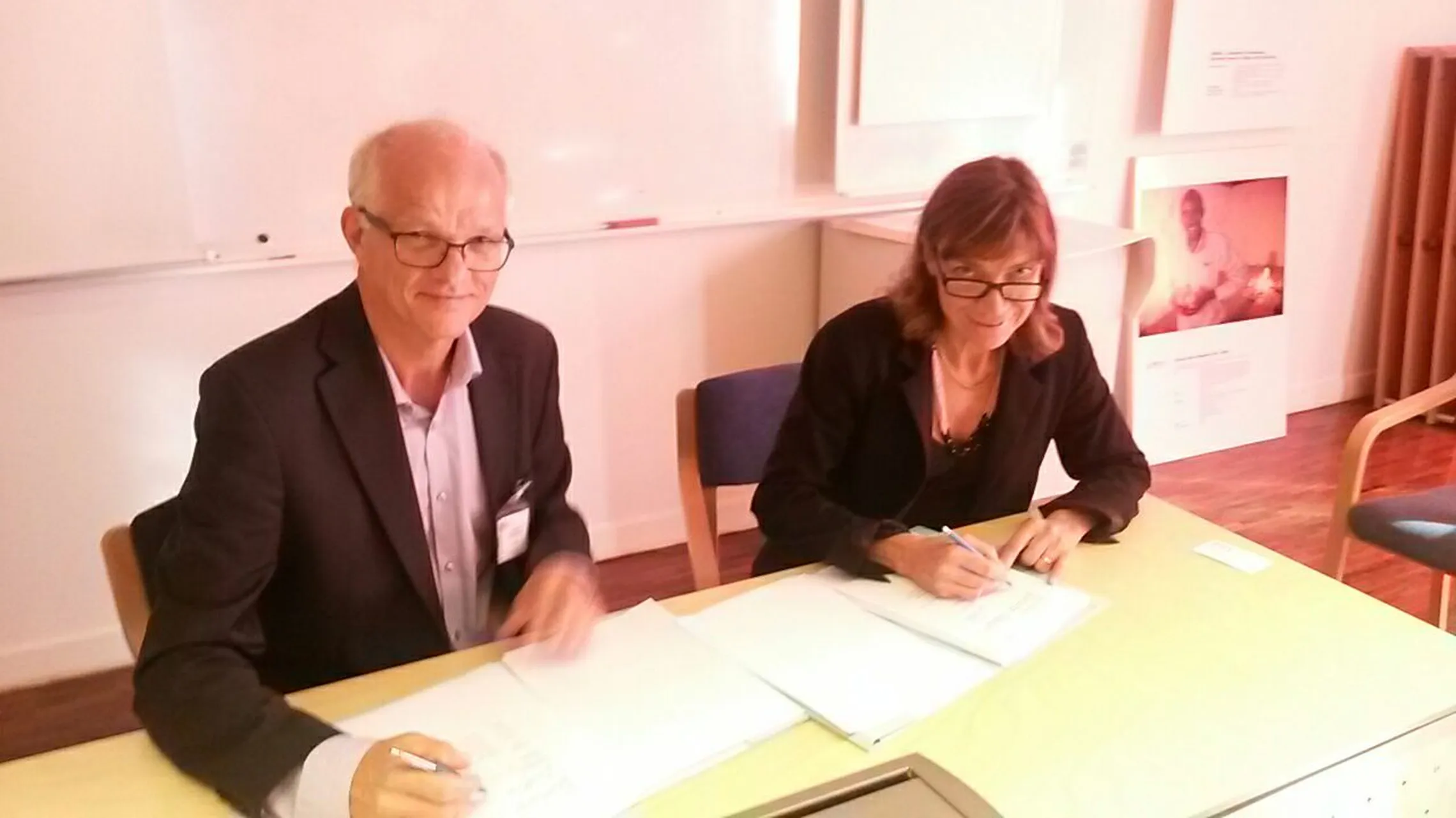 SNV & Swedish International Development Cooperation Agency signing the contract